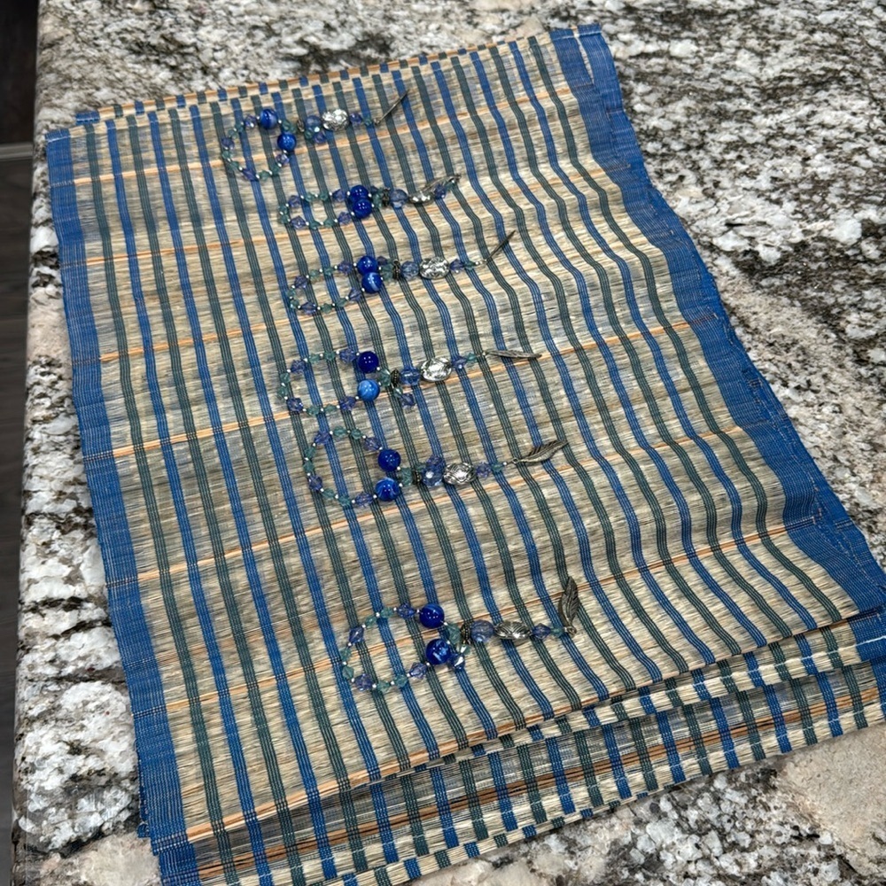 6 of under-plate covers and 6 napkins rings